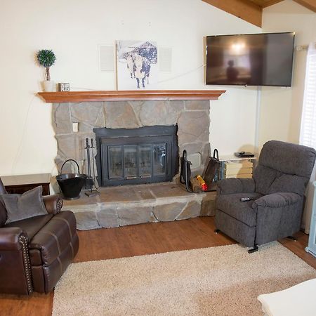 Lovely Mountain Lake Chalet By Yosemite: Equipped! グローヴランド エクステリア 写真