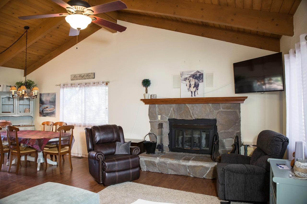 Lovely Mountain Lake Chalet By Yosemite: Equipped! グローヴランド エクステリア 写真