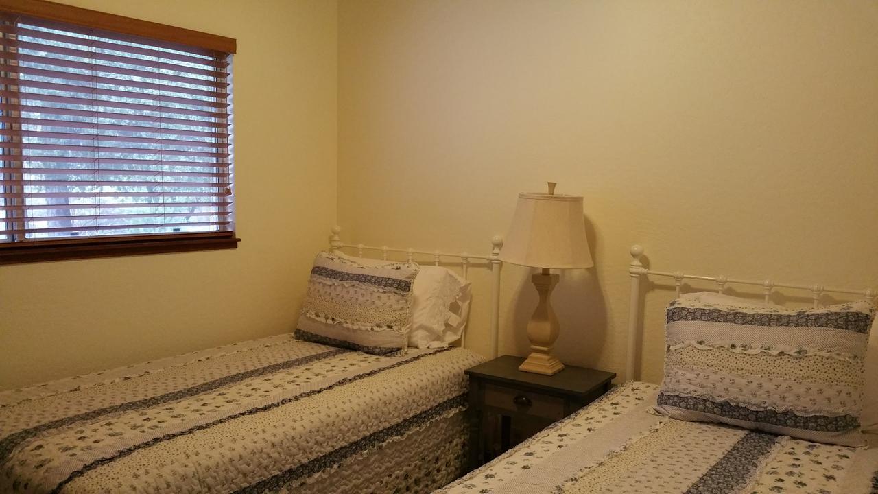 Lovely Mountain Lake Chalet By Yosemite: Equipped! グローヴランド エクステリア 写真